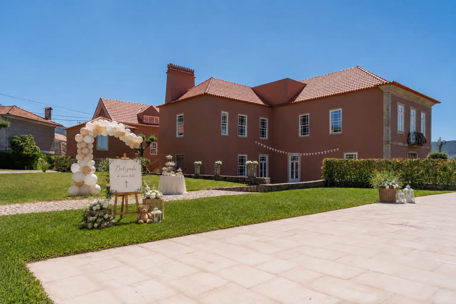Batizado no Noronha Lima Boutique Hotel em Arouca, Portugal — jardim e espaços para celebração familiar